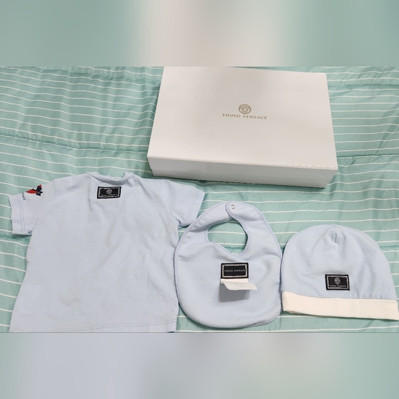 Authentic VERSACE YOUNG BABY SET 12M - Picture 8 of 8